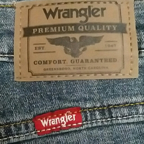 NWT Wrangler jeans relaxed straight leg MED WASH - Picture 4 of 8